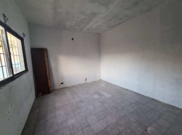 Local con vivienda sobre calle 2 (a reciclar)