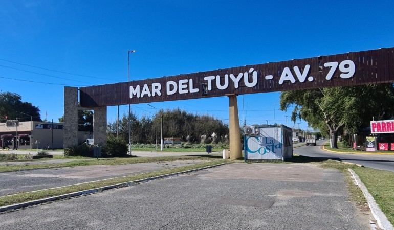 Local con vivienda sobre calle 2 (a reciclar)