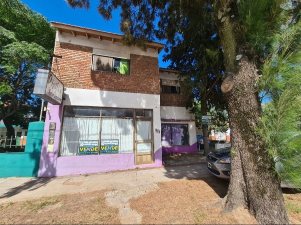 Local comercial y vivienda sobre Av. 79