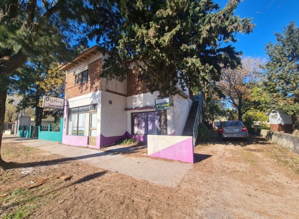 Local comercial y vivienda sobre Av. 79