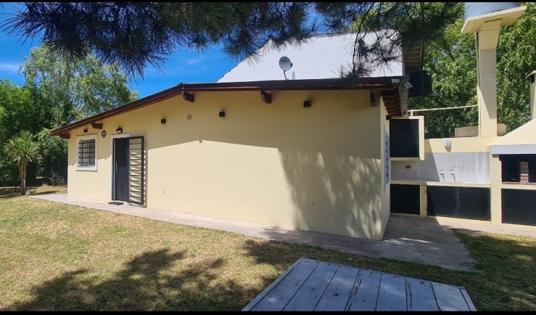 Hermosa casa sola en lote