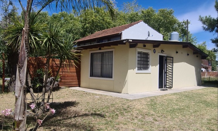 Hermosa casa sola en lote