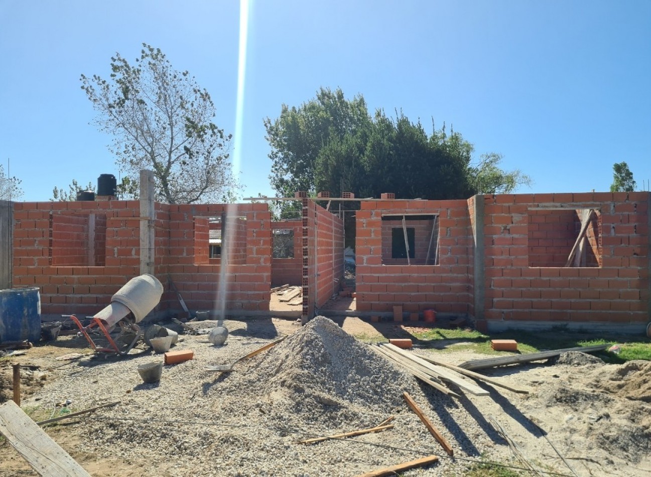 HERMOSOS CHALET EN CONSTRUCCION SOBRE AV.79 en MAR DEL TUYU
