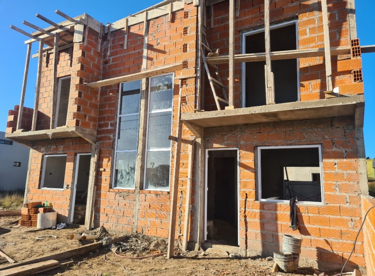 DUPLEX VENTA EN POZO
