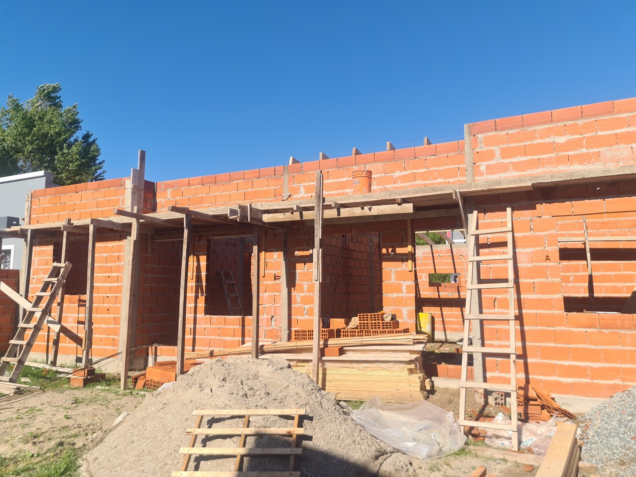 CHALET 3 ambientes en construccion