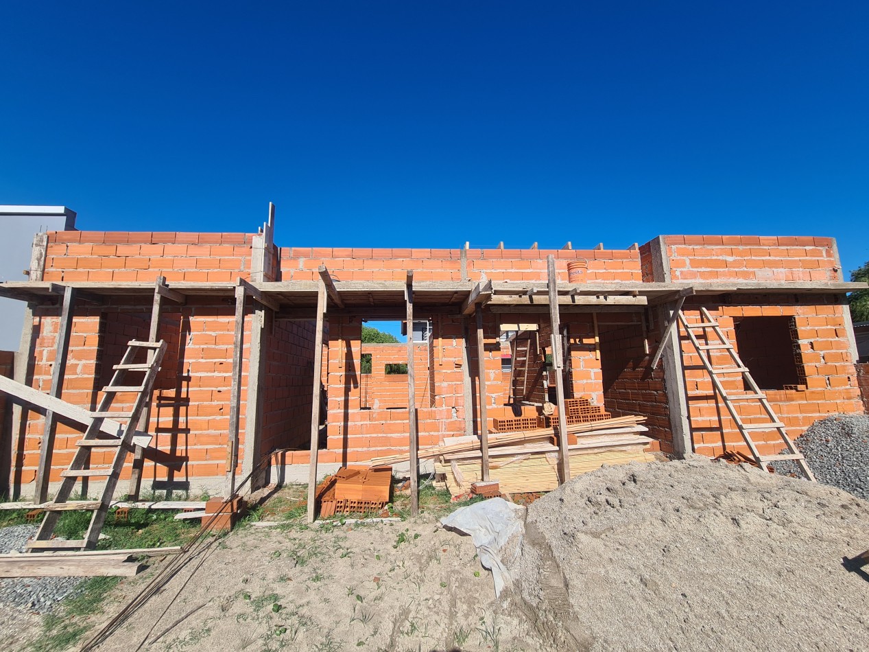 CHALET 3 ambientes en construccion
