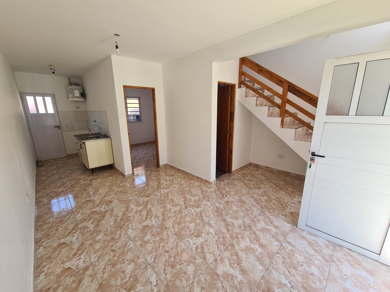 DUPLEX 4 AMBIENTES AL FRENTE, INDEPENDIENTE - LISTO PARA ESCRITURAR