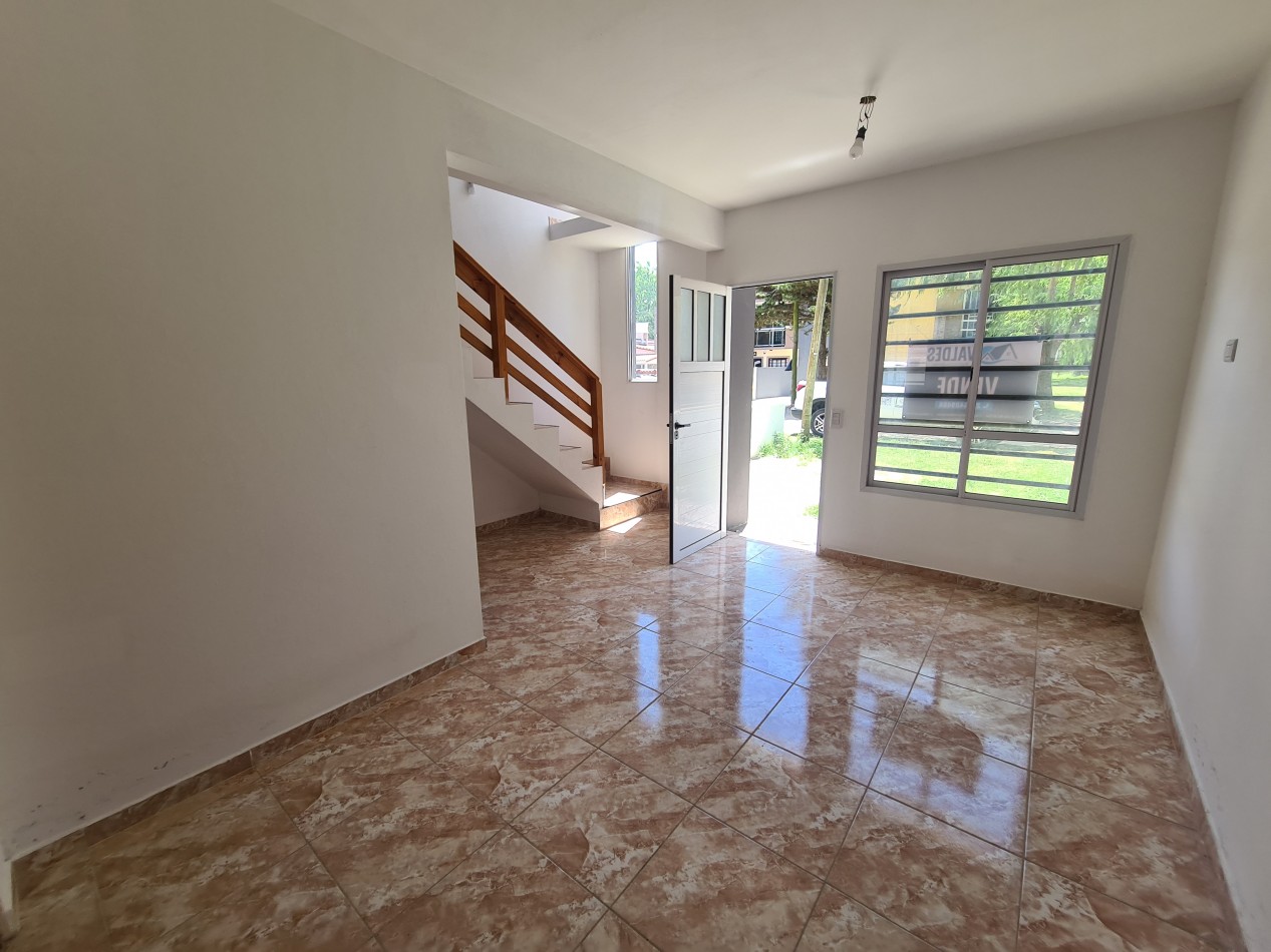 DUPLEX 4 AMBIENTES AL FRENTE, INDEPENDIENTE - LISTO PARA ESCRITURAR