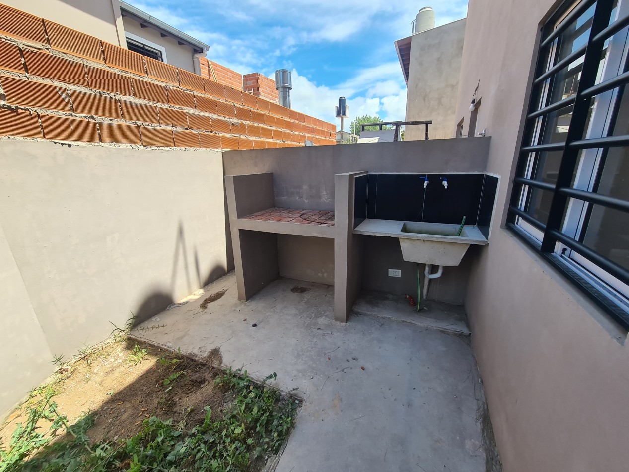 DUPLEX 4 AMBIENTES AL FRENTE, INDEPENDIENTE - LISTO PARA ESCRITURAR