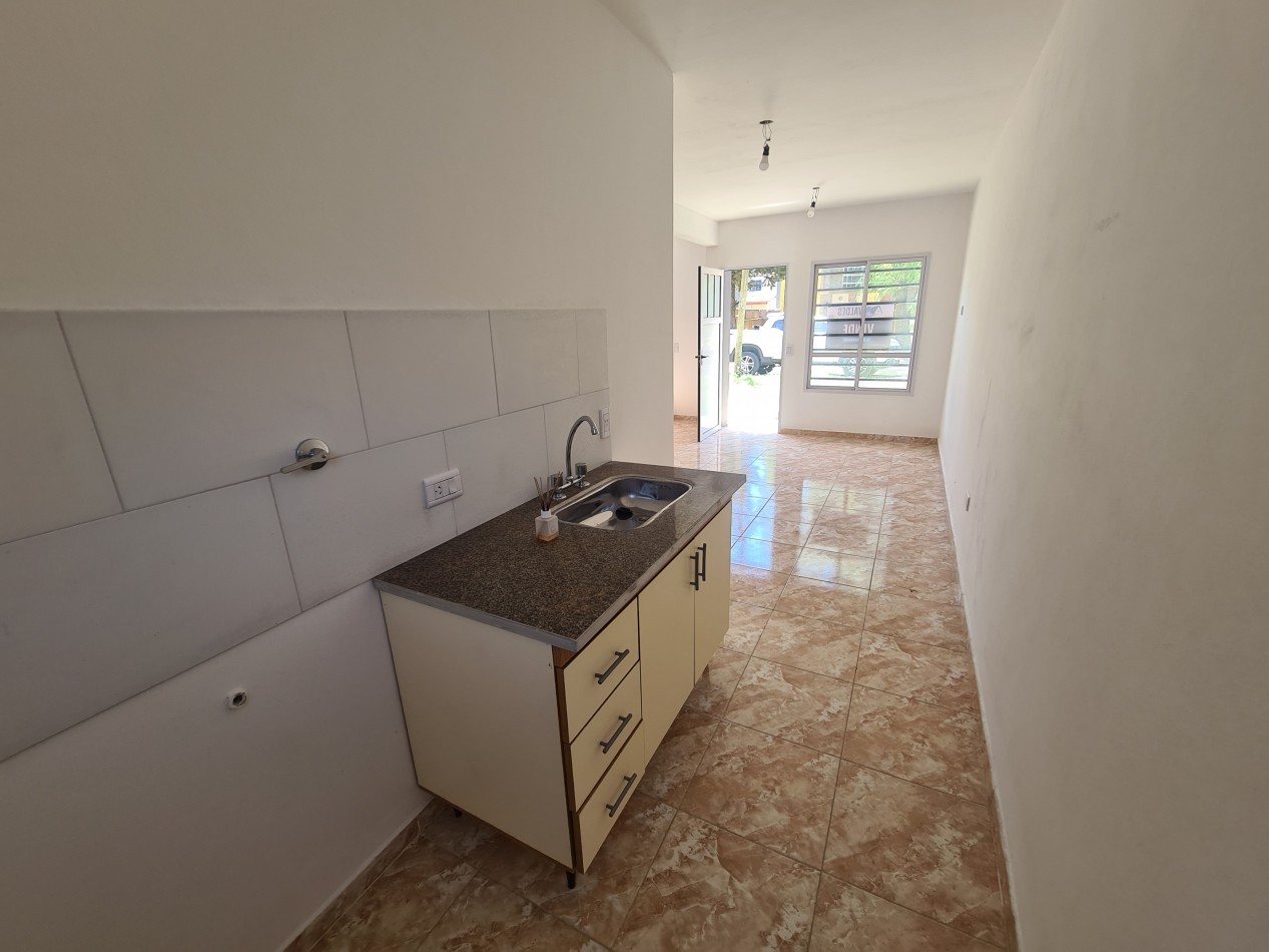 DUPLEX 4 AMBIENTES AL FRENTE, INDEPENDIENTE - LISTO PARA ESCRITURAR