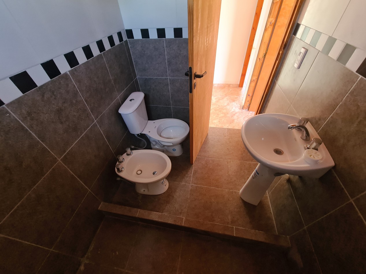 DUPLEX 4 AMBIENTES AL FRENTE, INDEPENDIENTE - LISTO PARA ESCRITURAR