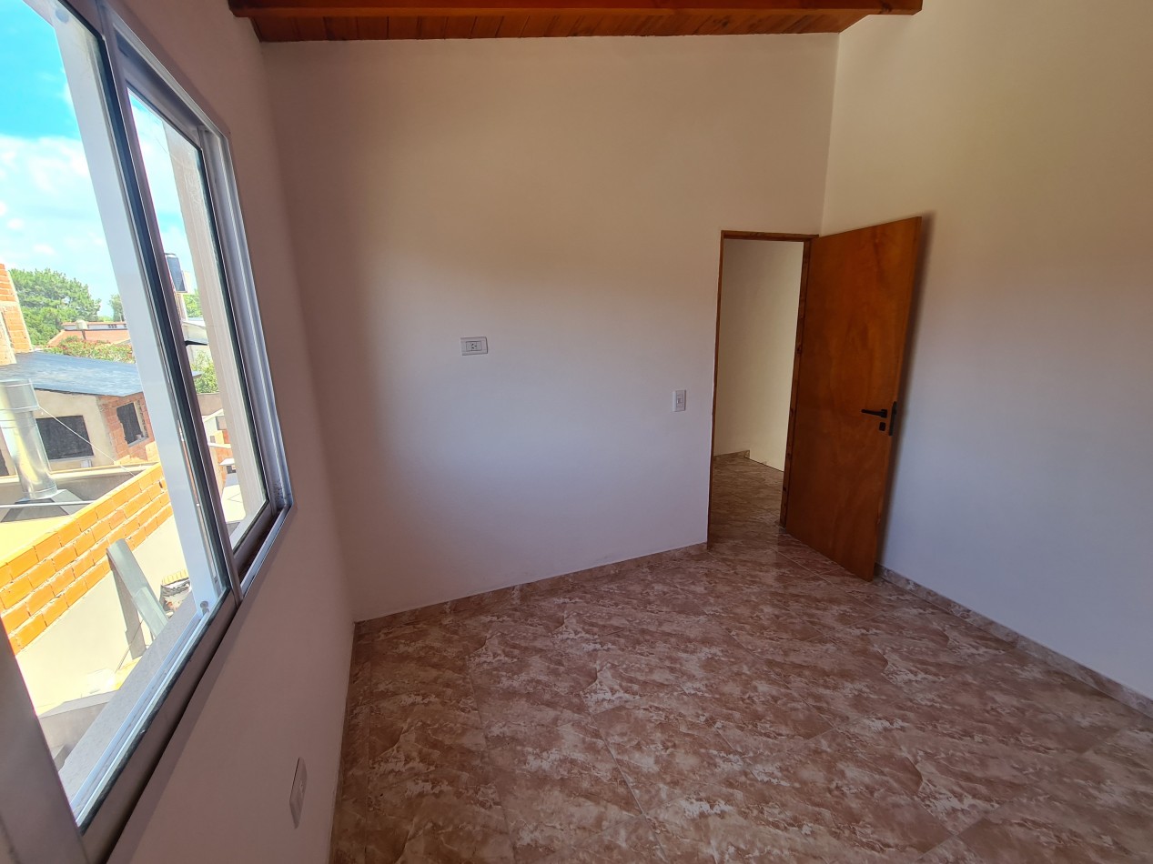 DUPLEX 4 AMBIENTES AL FRENTE, INDEPENDIENTE - LISTO PARA ESCRITURAR