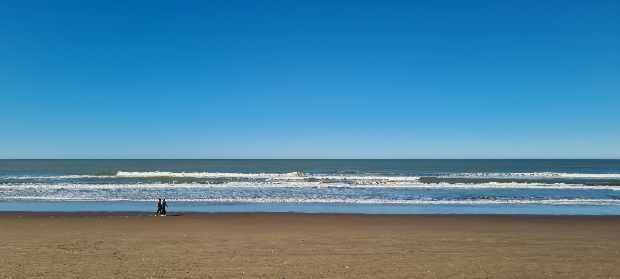 HERMOSO CHALET (ph) DE 3 AMBIENTES A 250 MTS DE LA PLAYA