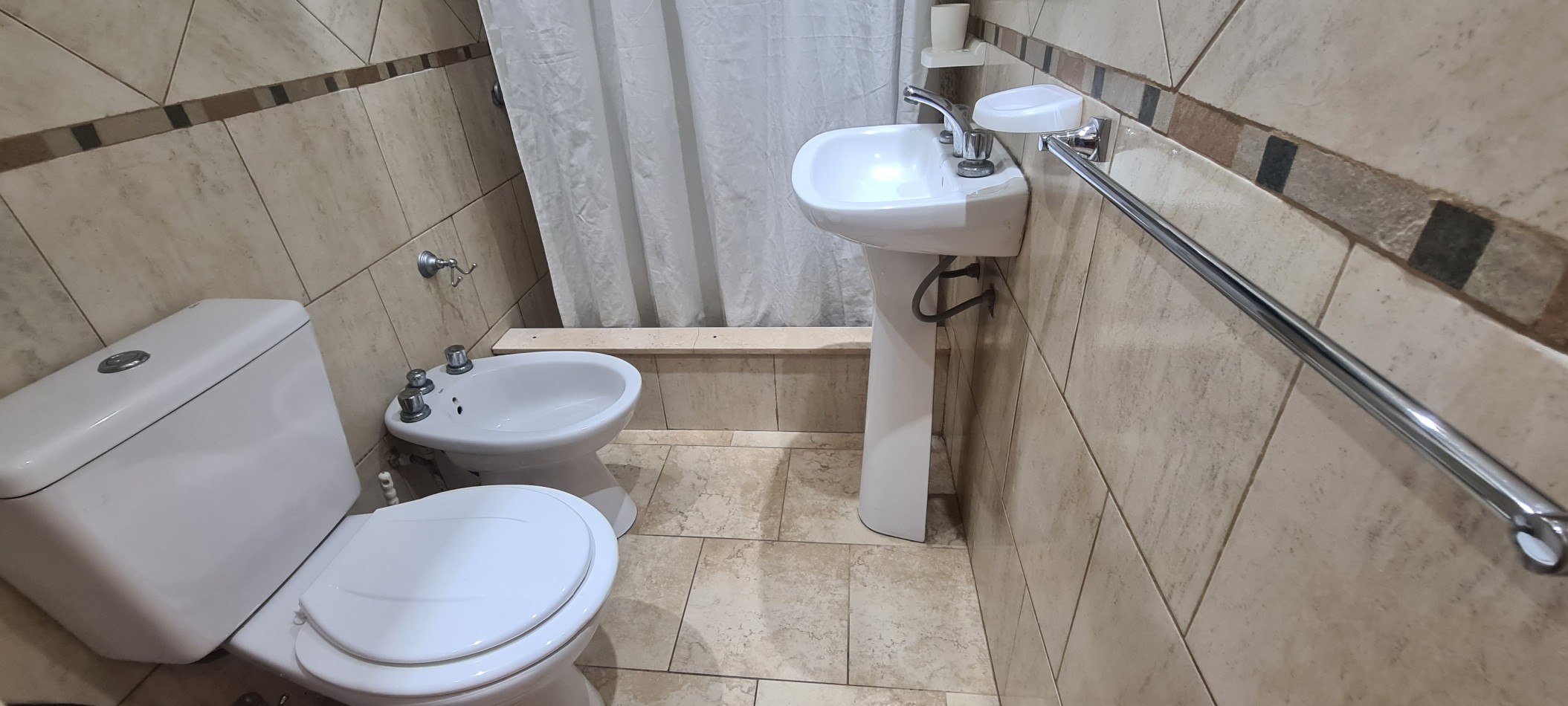 HERMOSO CHALET (ph) DE 3 AMBIENTES A 250 MTS DE LA PLAYA