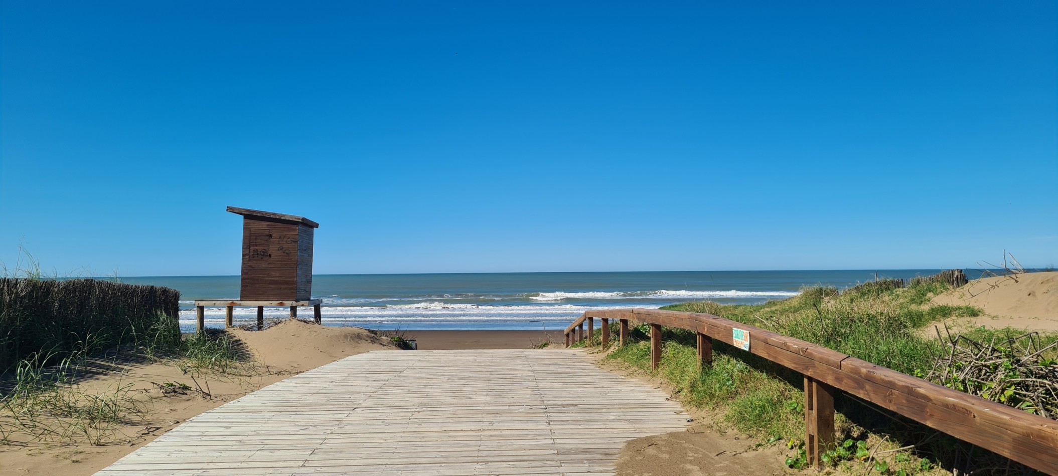 HERMOSO CHALET (ph) DE 3 AMBIENTES A 250 MTS DE LA PLAYA