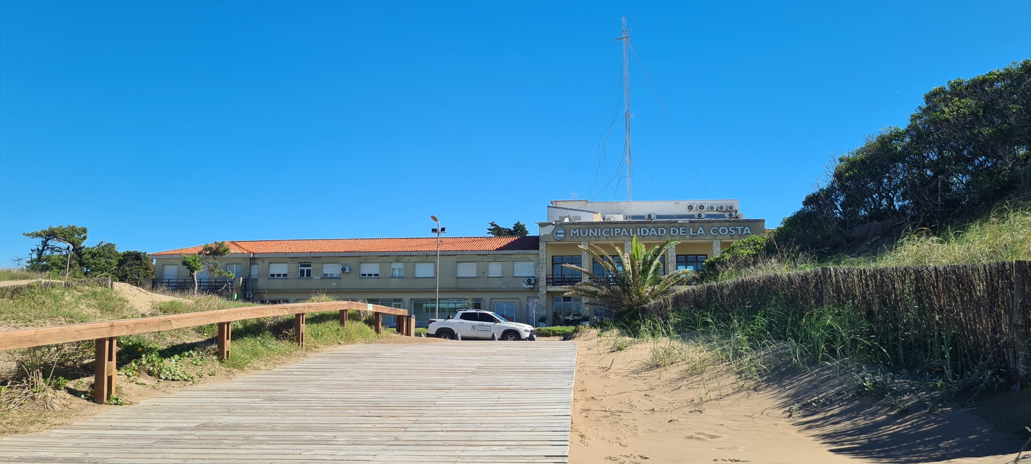 HERMOSO CHALET (ph) DE 3 AMBIENTES A 250 MTS DE LA PLAYA