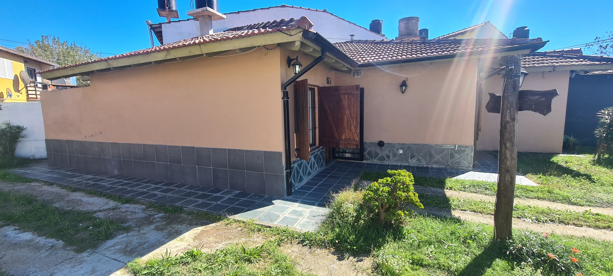 HERMOSO CHALET (ph) DE 3 AMBIENTES A 250 MTS DE LA PLAYA