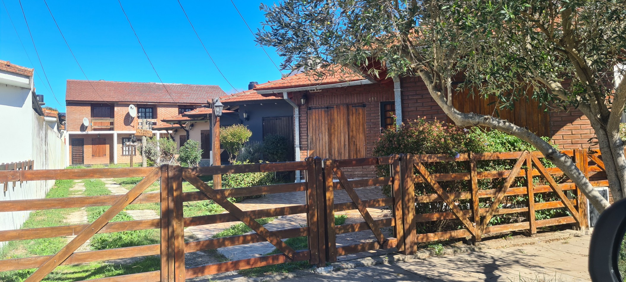 HERMOSO CHALET (ph) DE 3 AMBIENTES A 250 MTS DE LA PLAYA