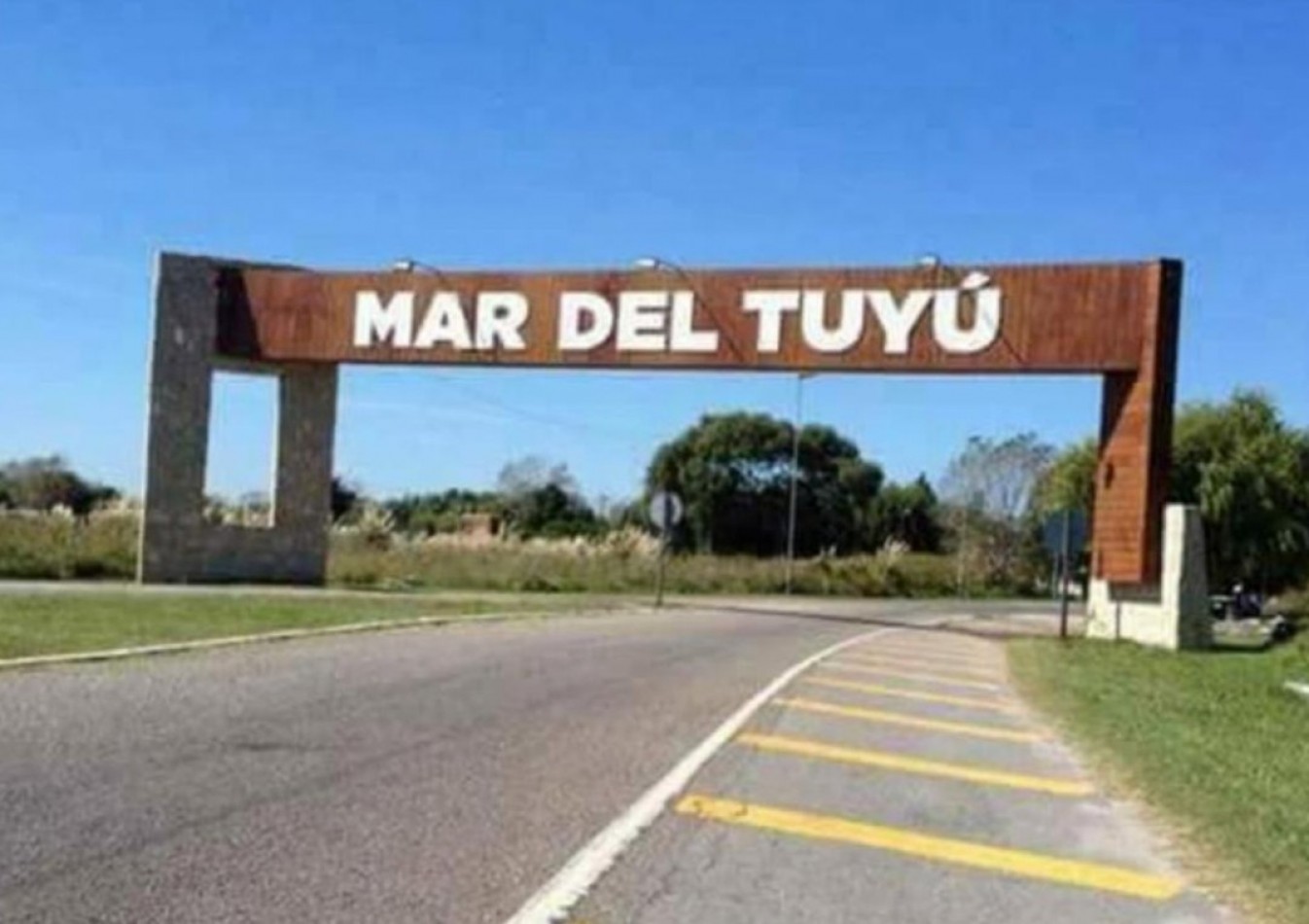 MODERNO CHALET (ph) A 2 CUADRAS ACCESO a MAR DEL TUYU