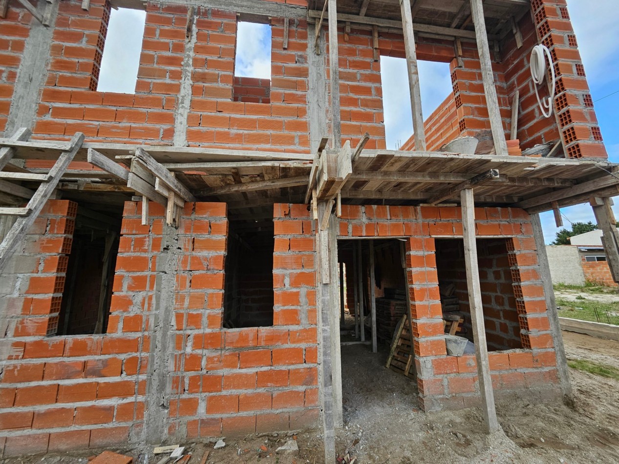 DUPLEX en desarrollo AL FRENTE DEL COMPLEJO - MAR DEL TUYU