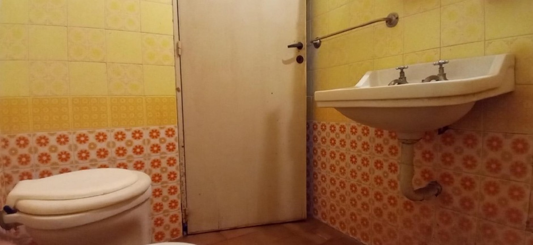 AMPLIO LOTE con 2 departamentos - SANTA TERESITA