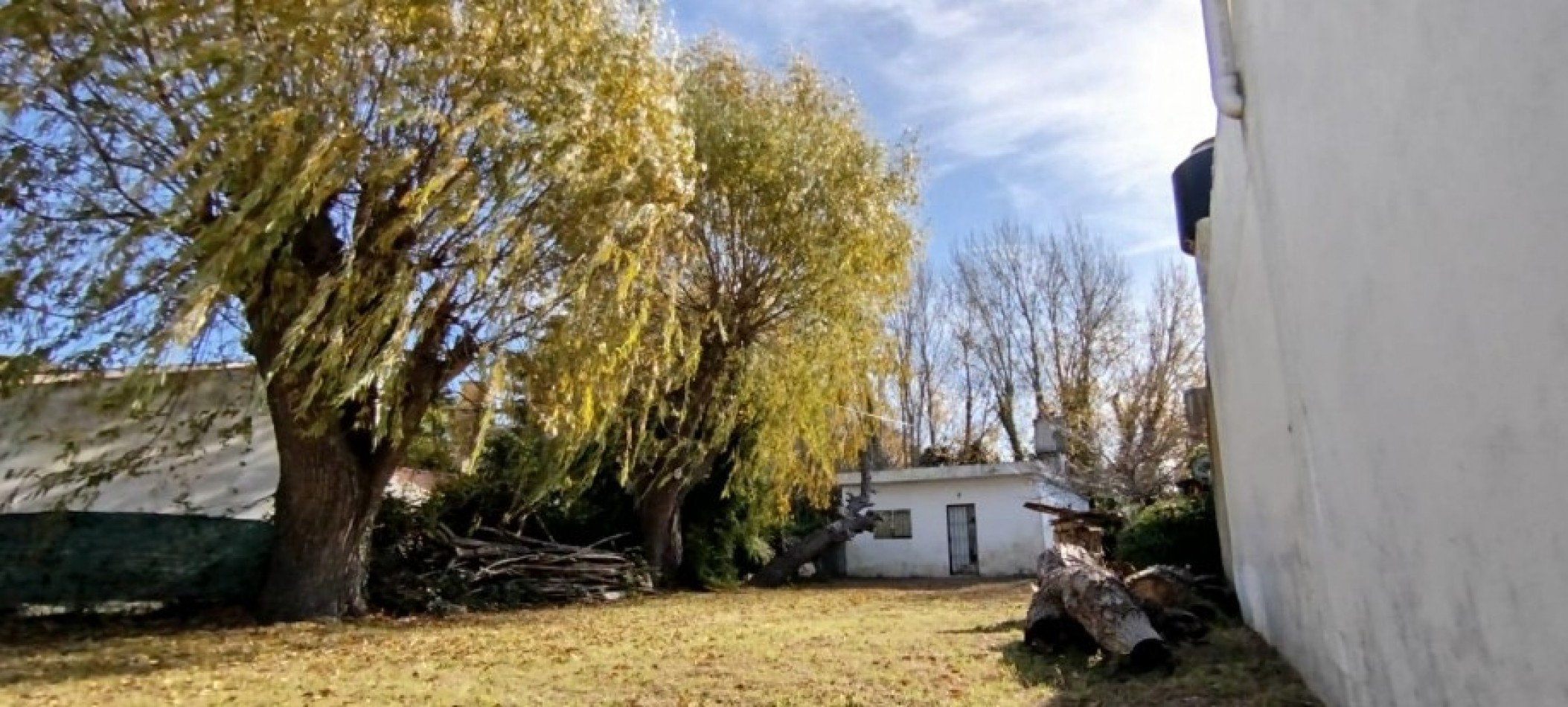 AMPLIO LOTE con 2 departamentos - SANTA TERESITA
