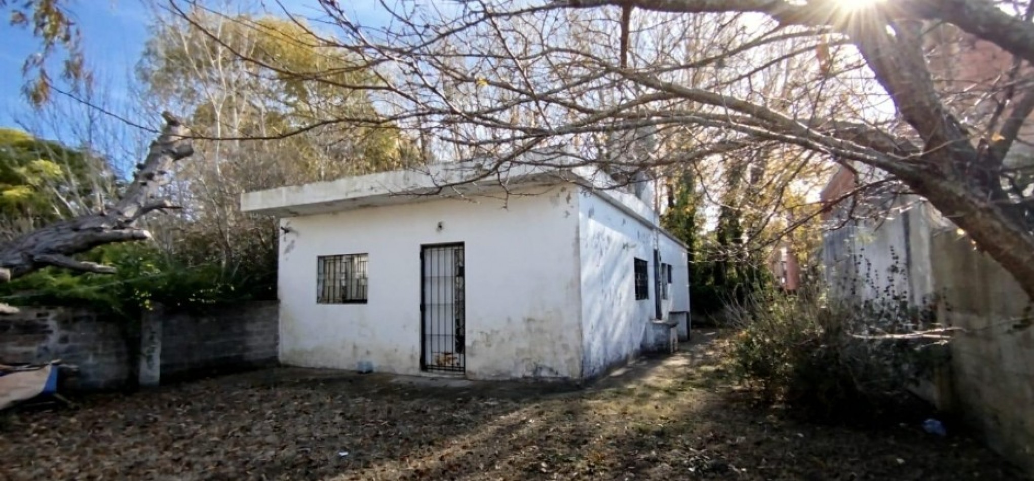 AMPLIO LOTE con 2 departamentos - SANTA TERESITA