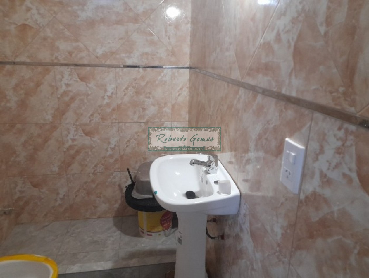 CASA MODERNA Y FUNCIONAL SOLA EN AMPLIO LOTE