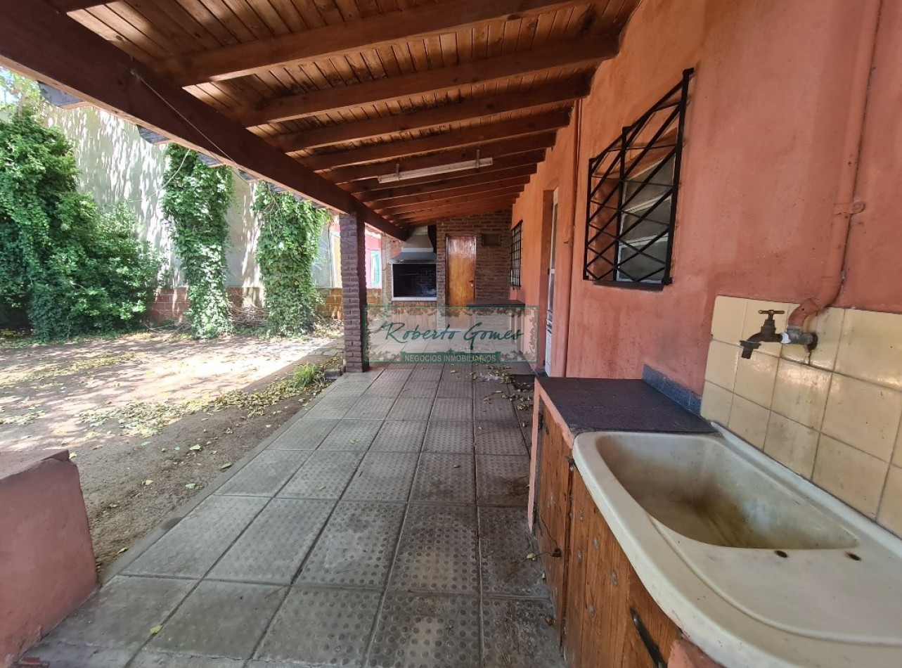 CASA EN LOTE PROPIO SOBRE AVENIDA PRINCIPAL