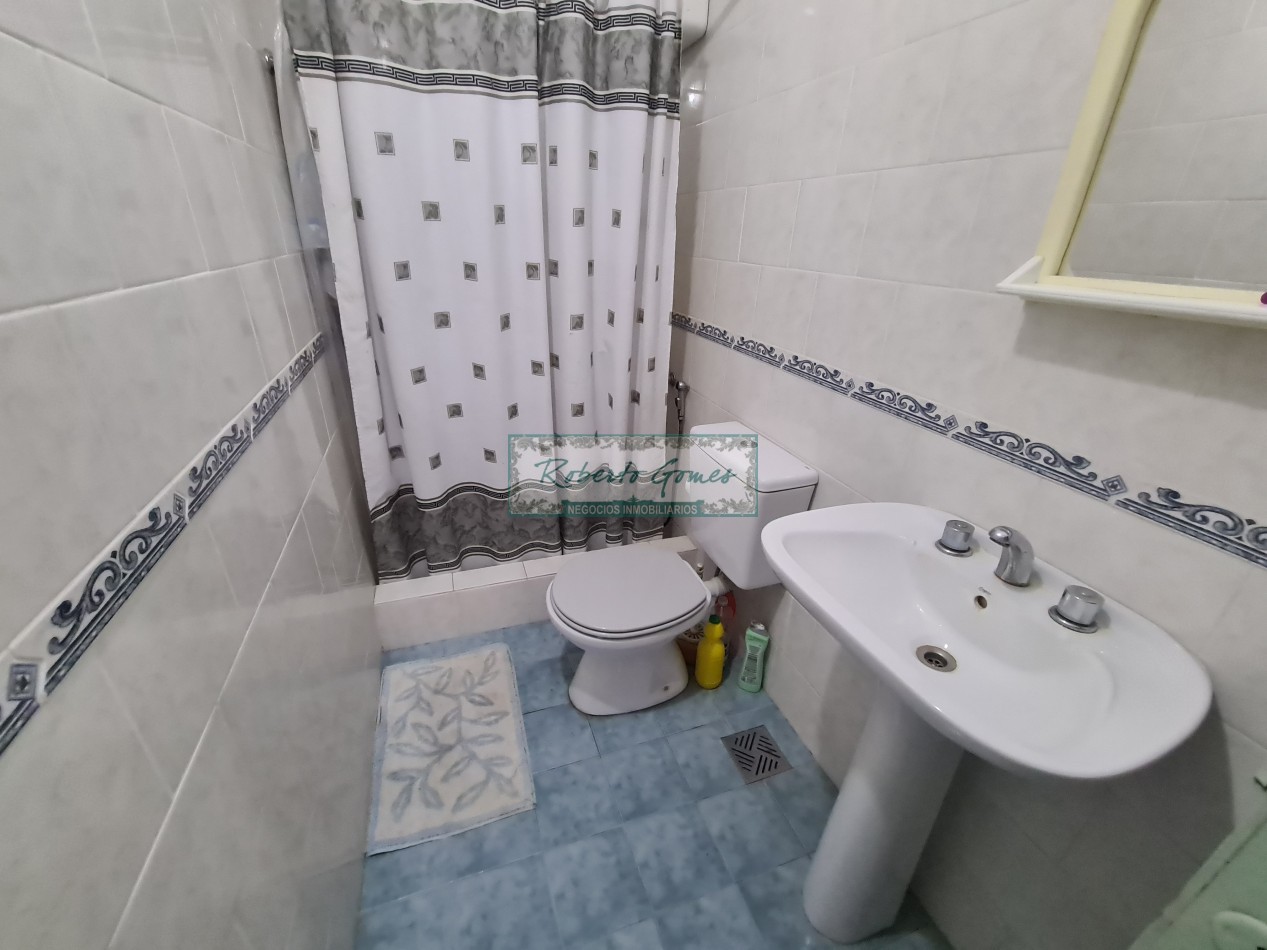 CASA EN LOTE AMPLIO A 3 CUADRAS DEL MAR- IDEAL INVERSION O RECICLAJE