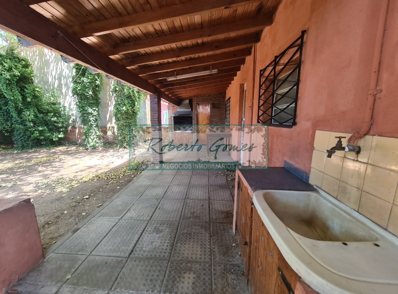 CASA EN LOTE PROPIO SOBRE AVENIDA PRINCIPAL