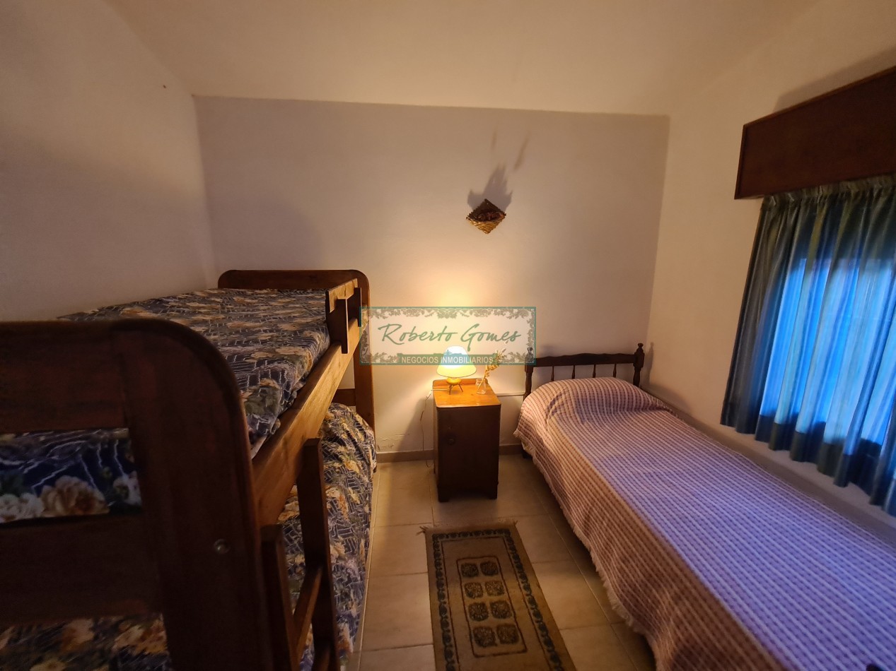 CASA EN LOTE AMPLIO A 3 CUADRAS DEL MAR- IDEAL INVERSION O RECICLAJE