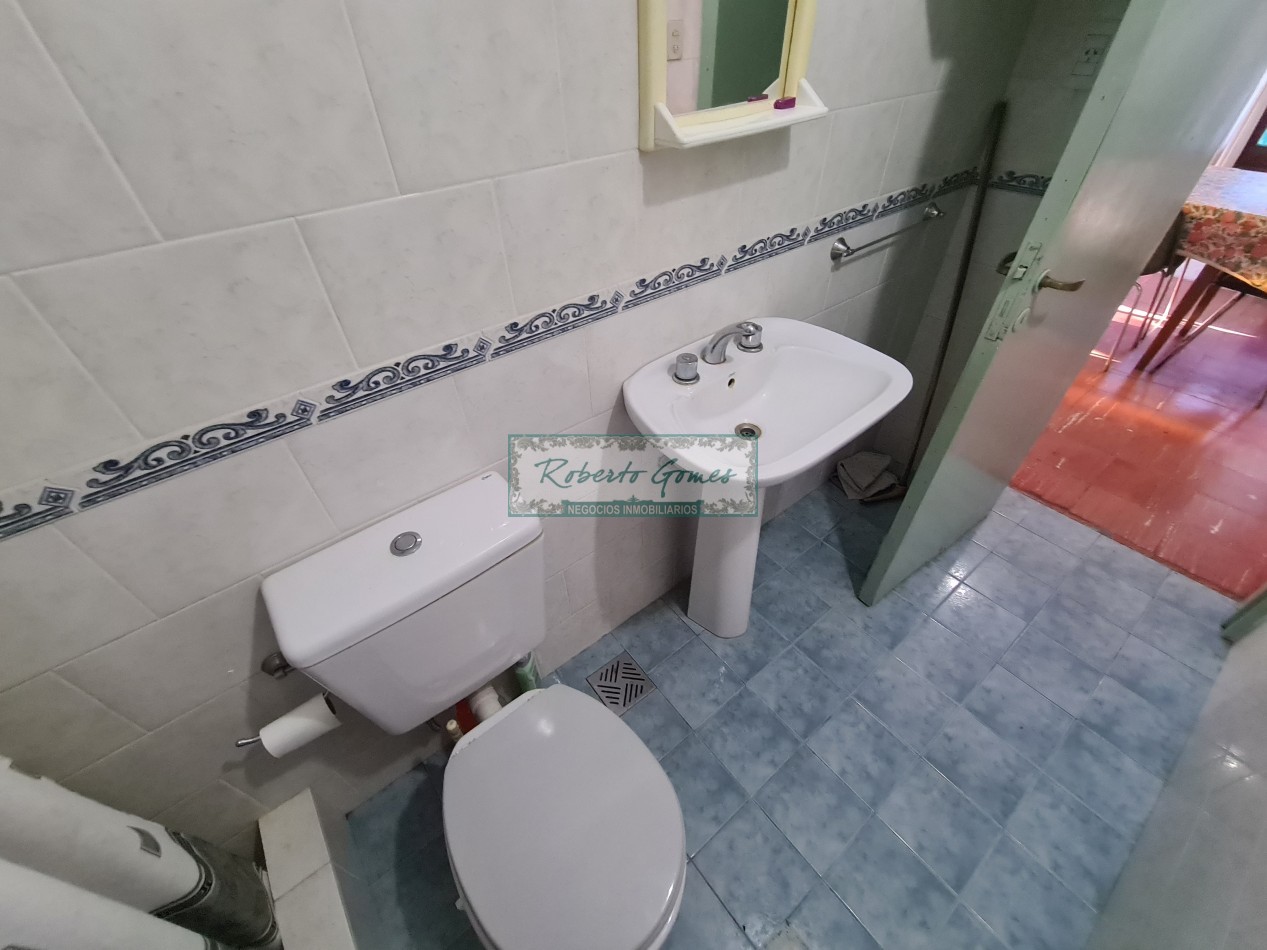 CASA EN LOTE AMPLIO A 3 CUADRAS DEL MAR- IDEAL INVERSION O RECICLAJE