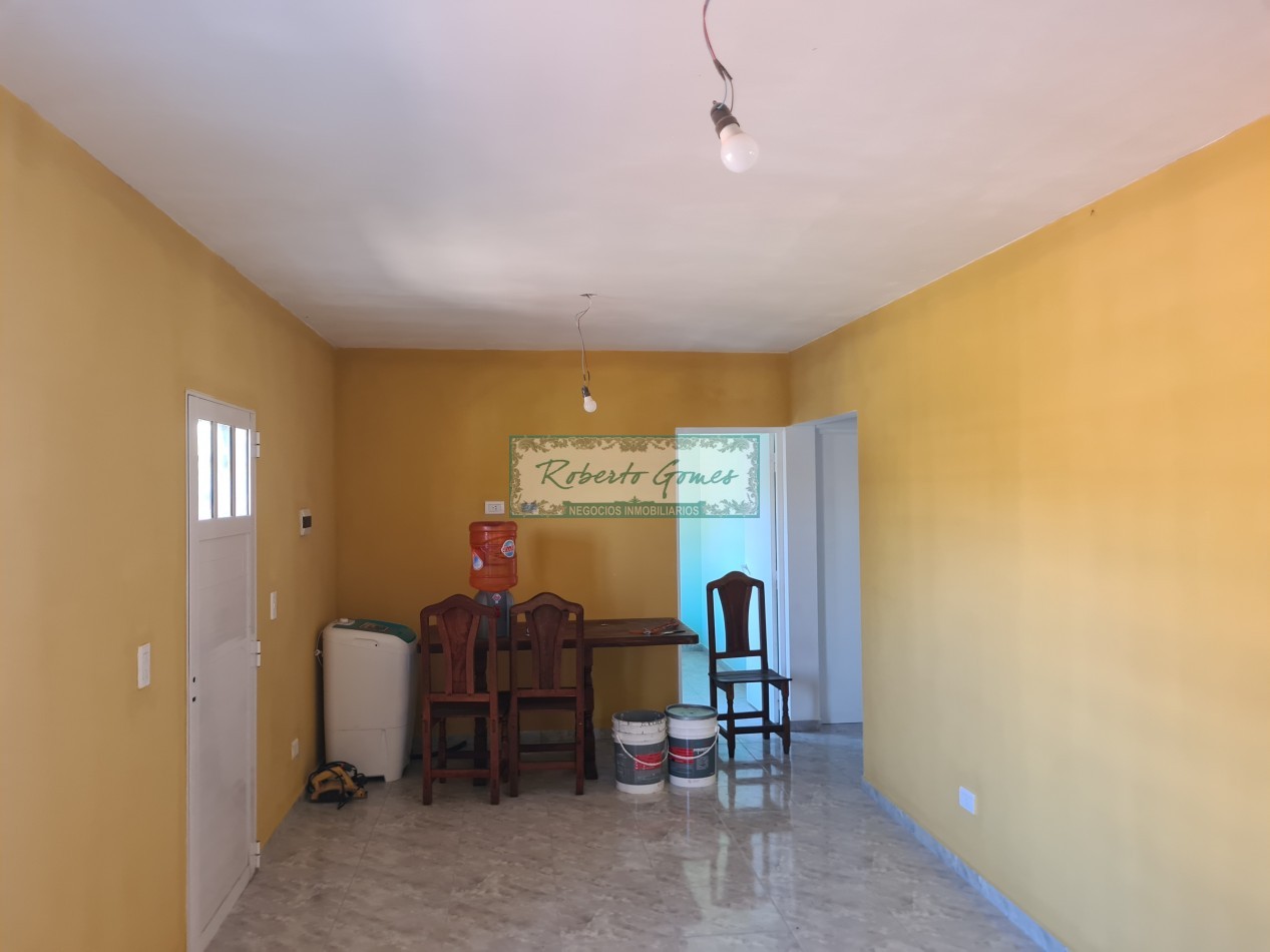 CASA MODERNA Y FUNCIONAL SOLA EN AMPLIO LOTE