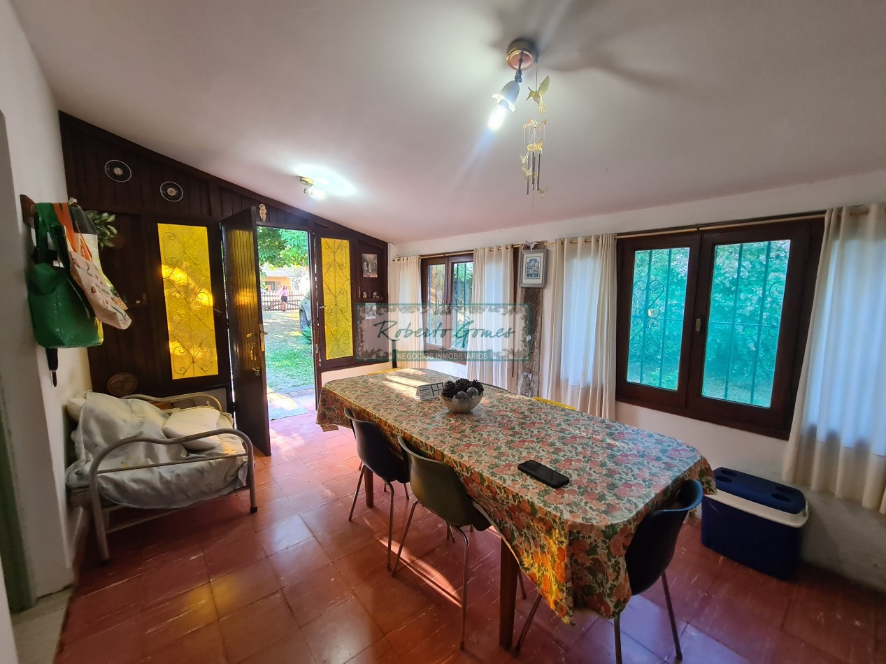 CASA EN LOTE AMPLIO A 3 CUADRAS DEL MAR- IDEAL INVERSION O RECICLAJE