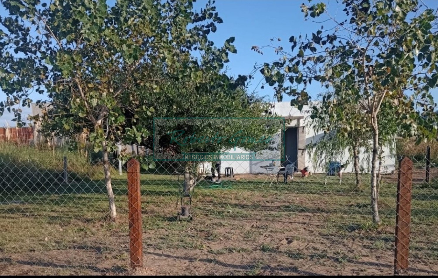 CASA sola en lote