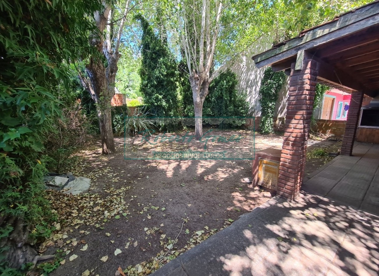 CASA EN LOTE PROPIO SOBRE AVENIDA PRINCIPAL