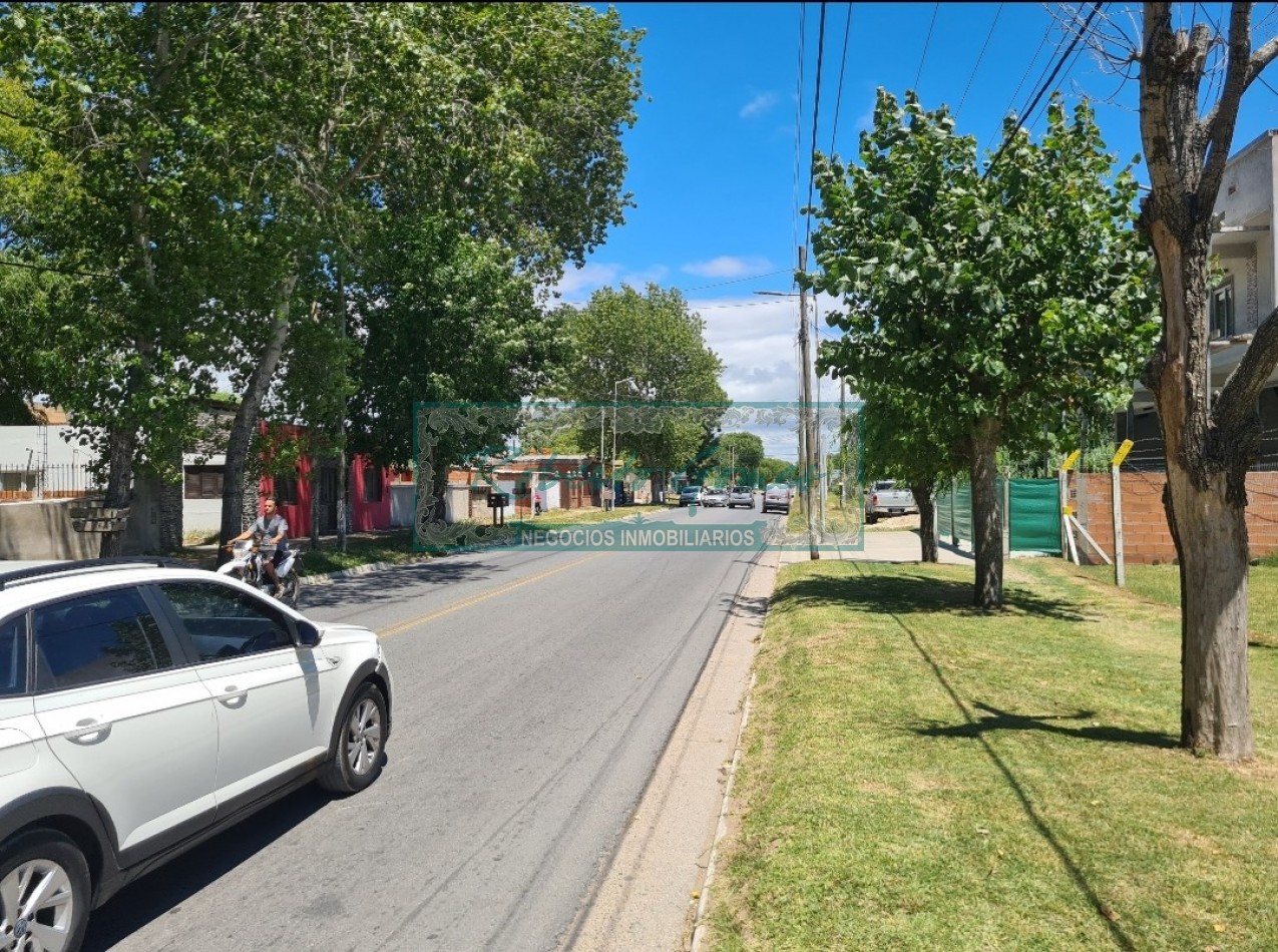 CASA EN LOTE PROPIO SOBRE AVENIDA PRINCIPAL