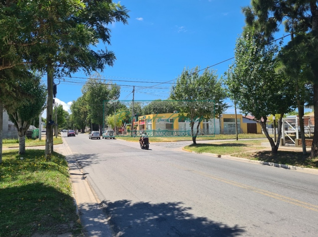 CASA EN LOTE PROPIO SOBRE AVENIDA PRINCIPAL