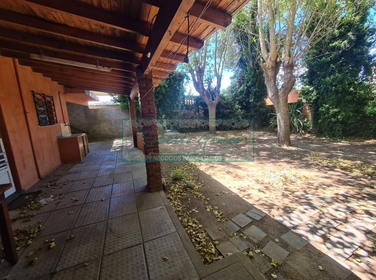 CASA EN LOTE PROPIO SOBRE AVENIDA PRINCIPAL