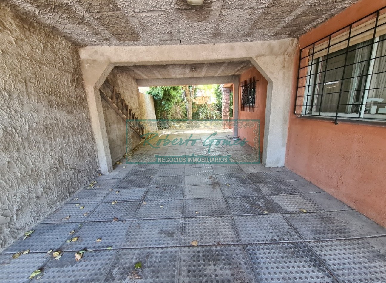 CASA EN LOTE PROPIO SOBRE AVENIDA PRINCIPAL