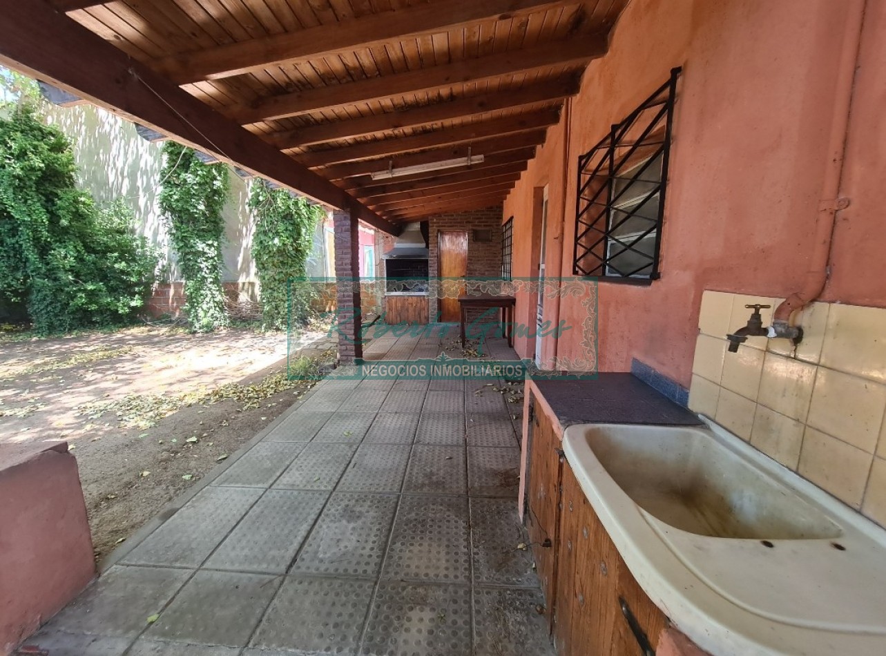 CASA EN LOTE PROPIO SOBRE AVENIDA PRINCIPAL