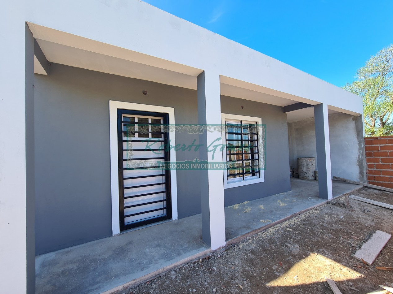 CASA MODERNA Y FUNCIONAL SOLA EN AMPLIO LOTE