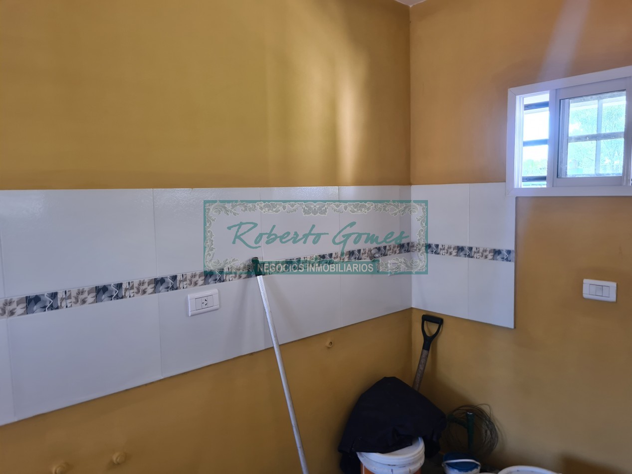 CASA MODERNA Y FUNCIONAL SOLA EN AMPLIO LOTE