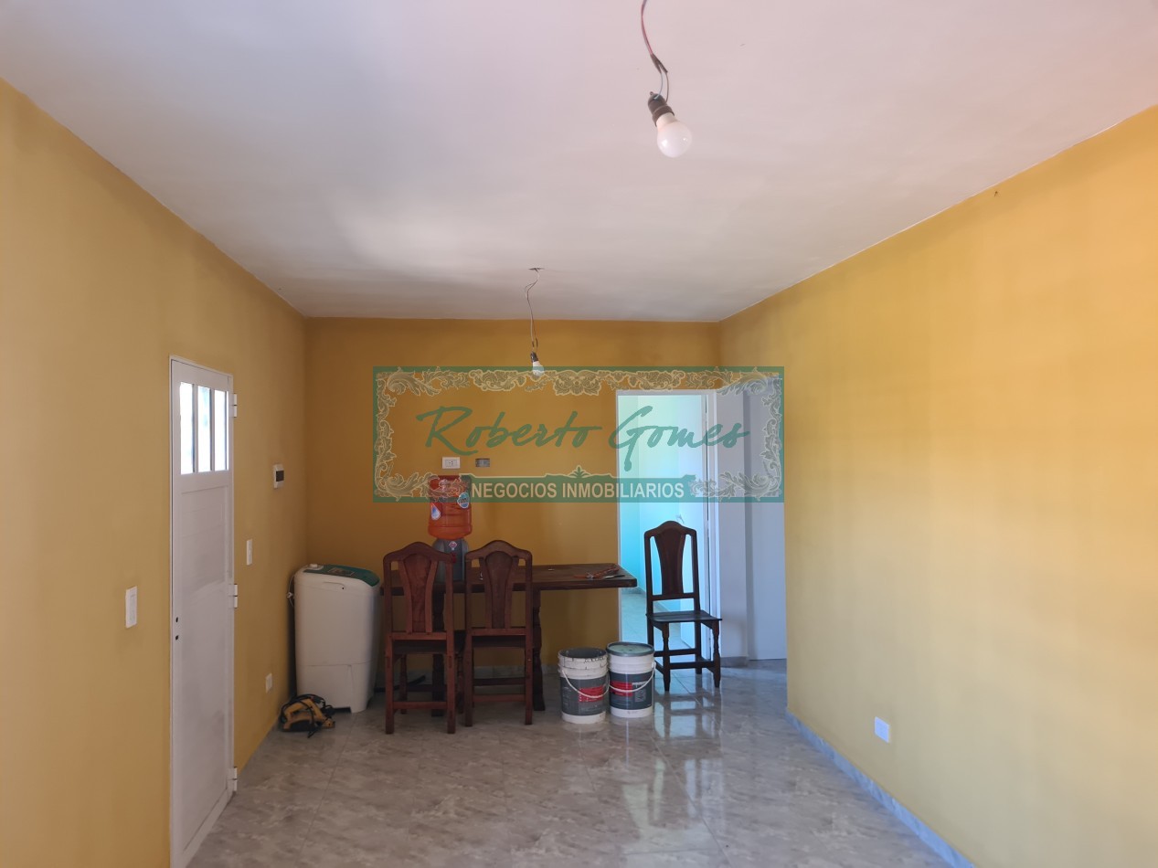 CASA MODERNA Y FUNCIONAL SOLA EN AMPLIO LOTE