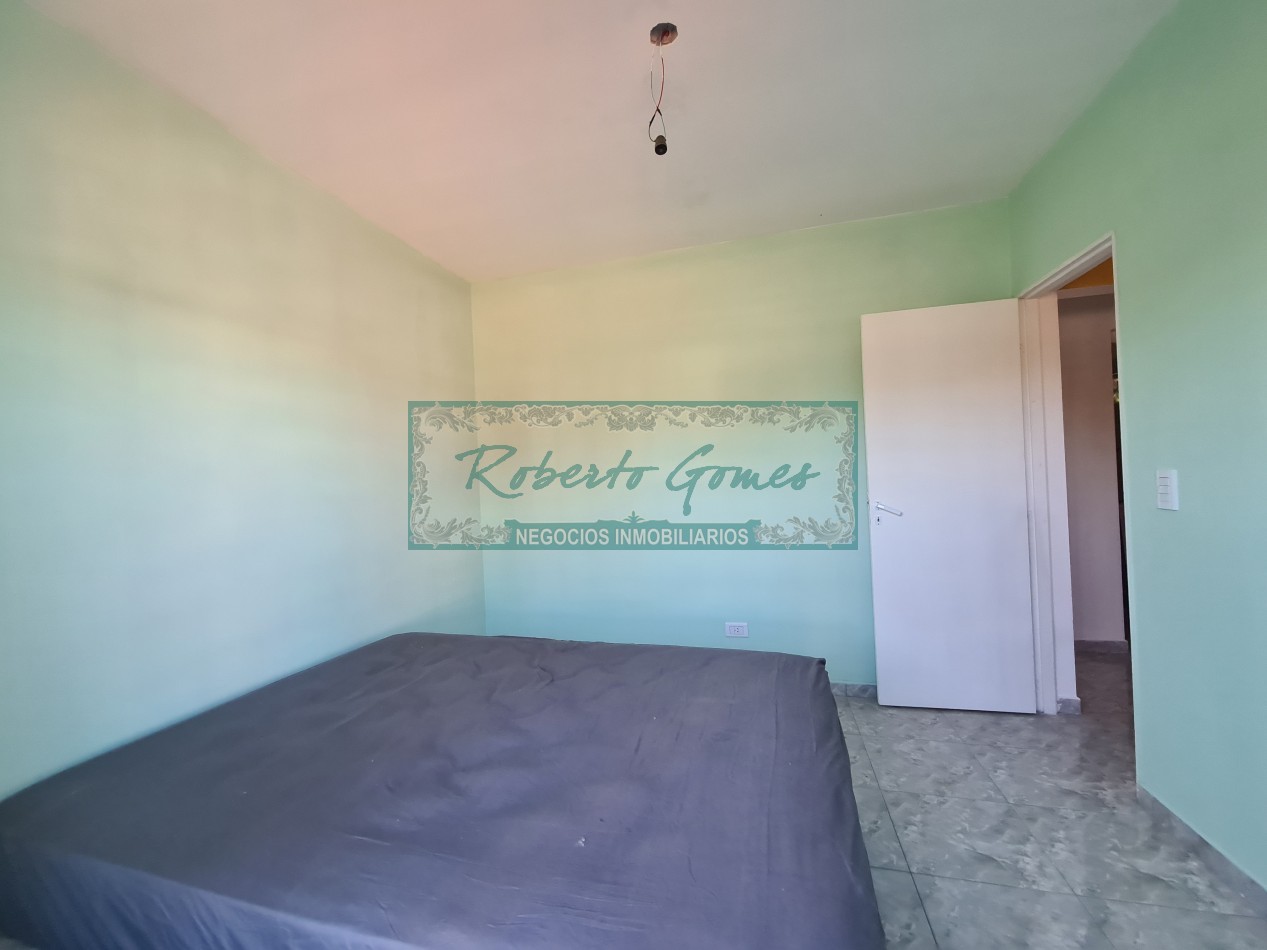 CASA MODERNA Y FUNCIONAL SOLA EN AMPLIO LOTE
