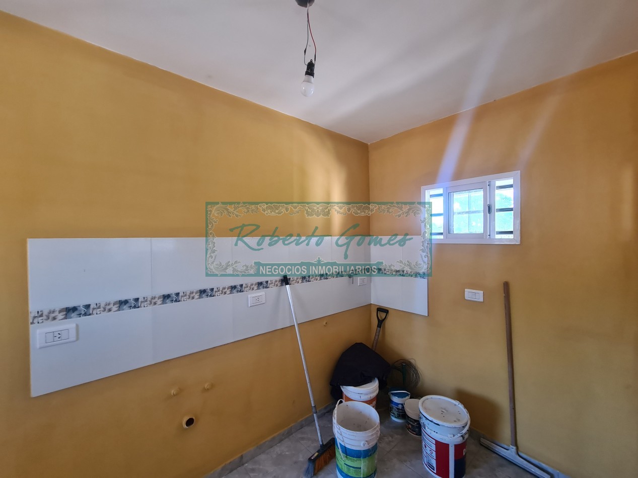 CASA MODERNA Y FUNCIONAL SOLA EN AMPLIO LOTE