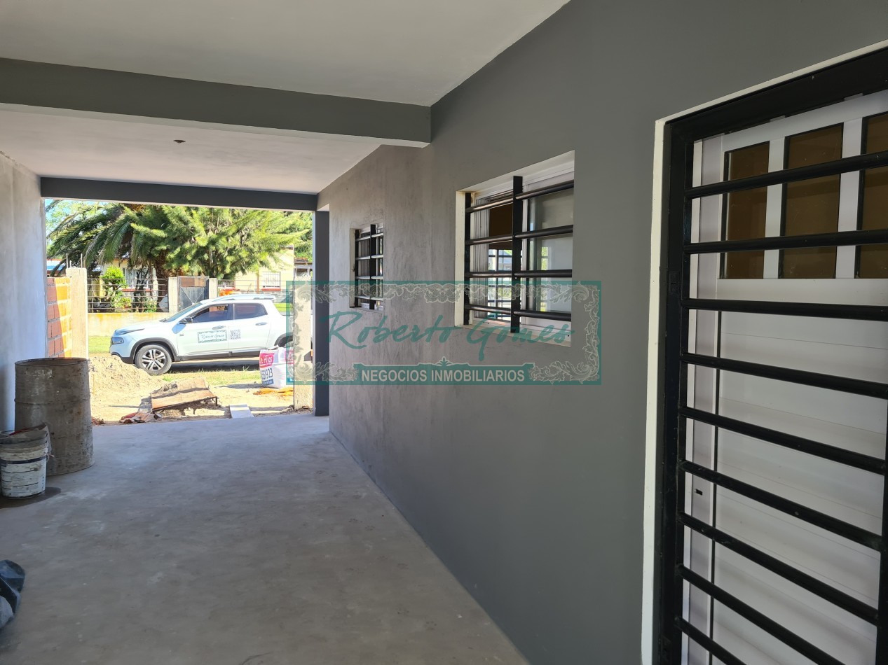 CASA MODERNA Y FUNCIONAL SOLA EN AMPLIO LOTE