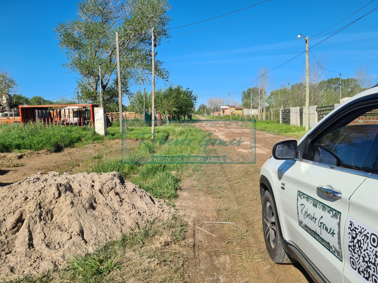 CASA MODERNA Y FUNCIONAL SOLA EN AMPLIO LOTE