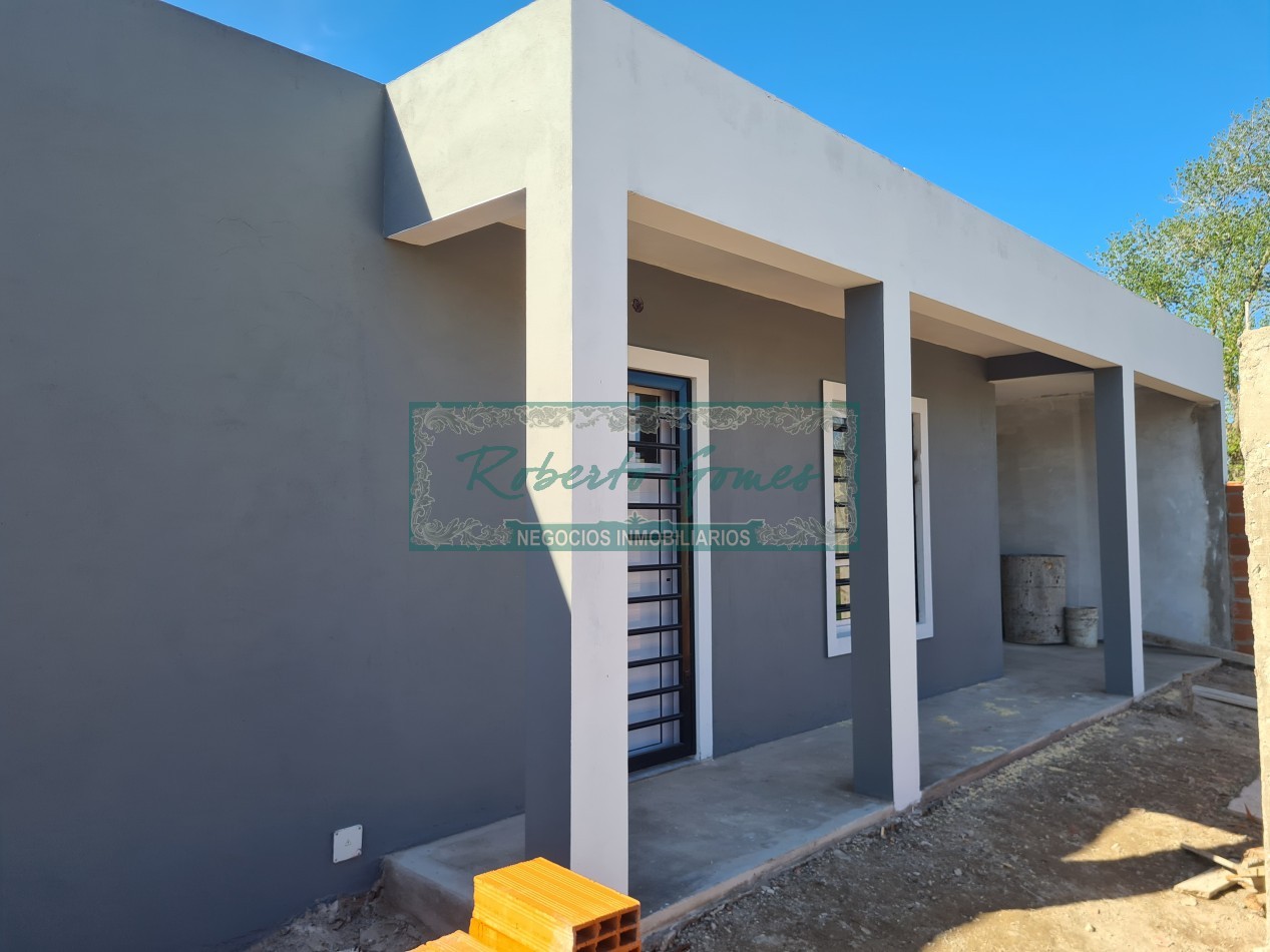 CASA MODERNA Y FUNCIONAL SOLA EN AMPLIO LOTE